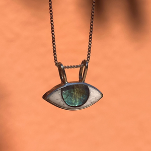 Glimpse Pendant Necklace - Labradorite 1