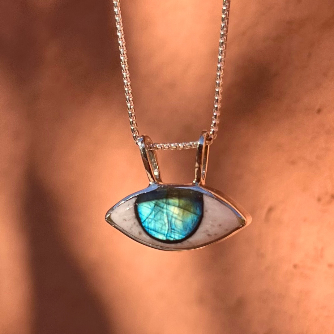 Glimpse Pendant Necklace - Labradorite 1