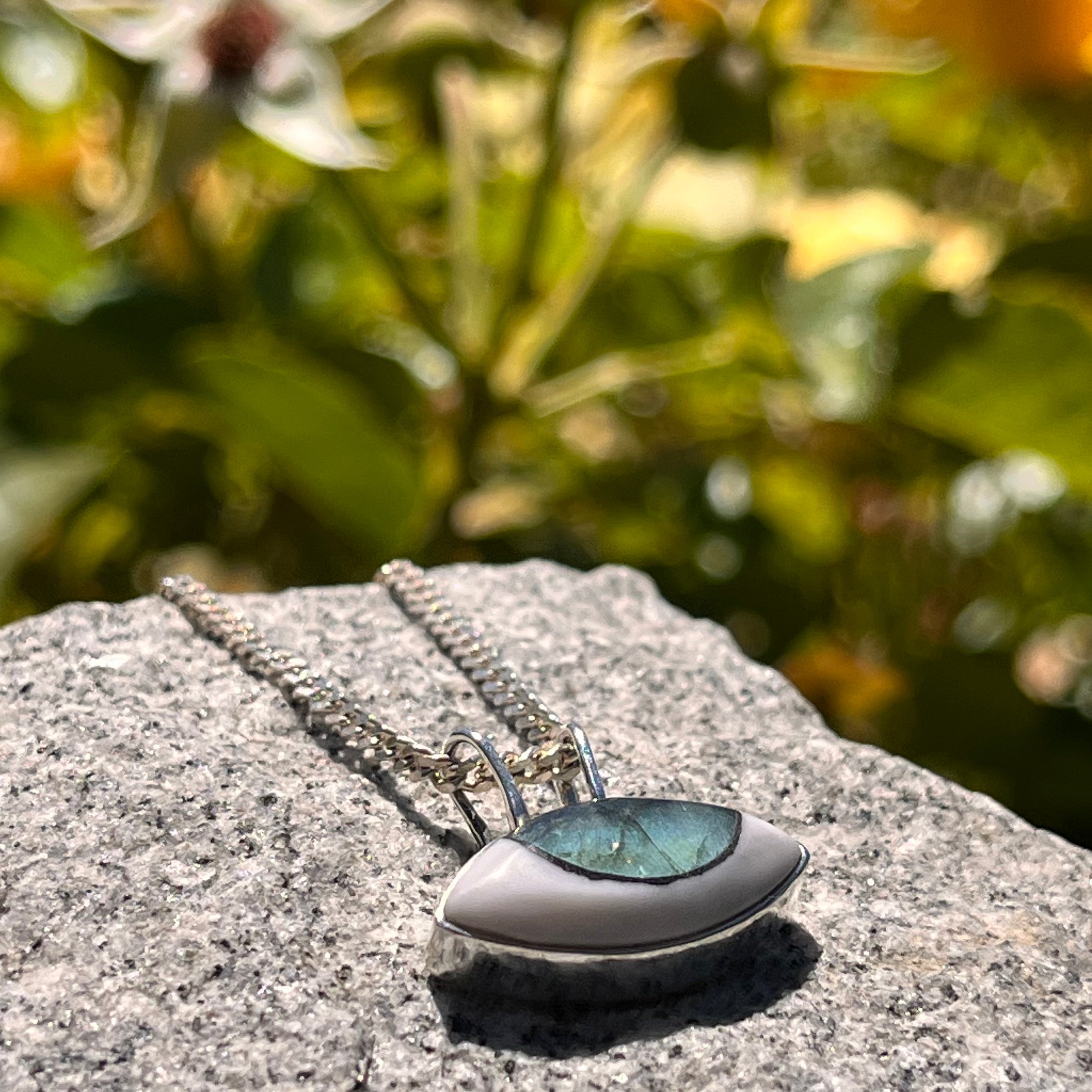 Glimpse Pendant Necklace - Labradorite