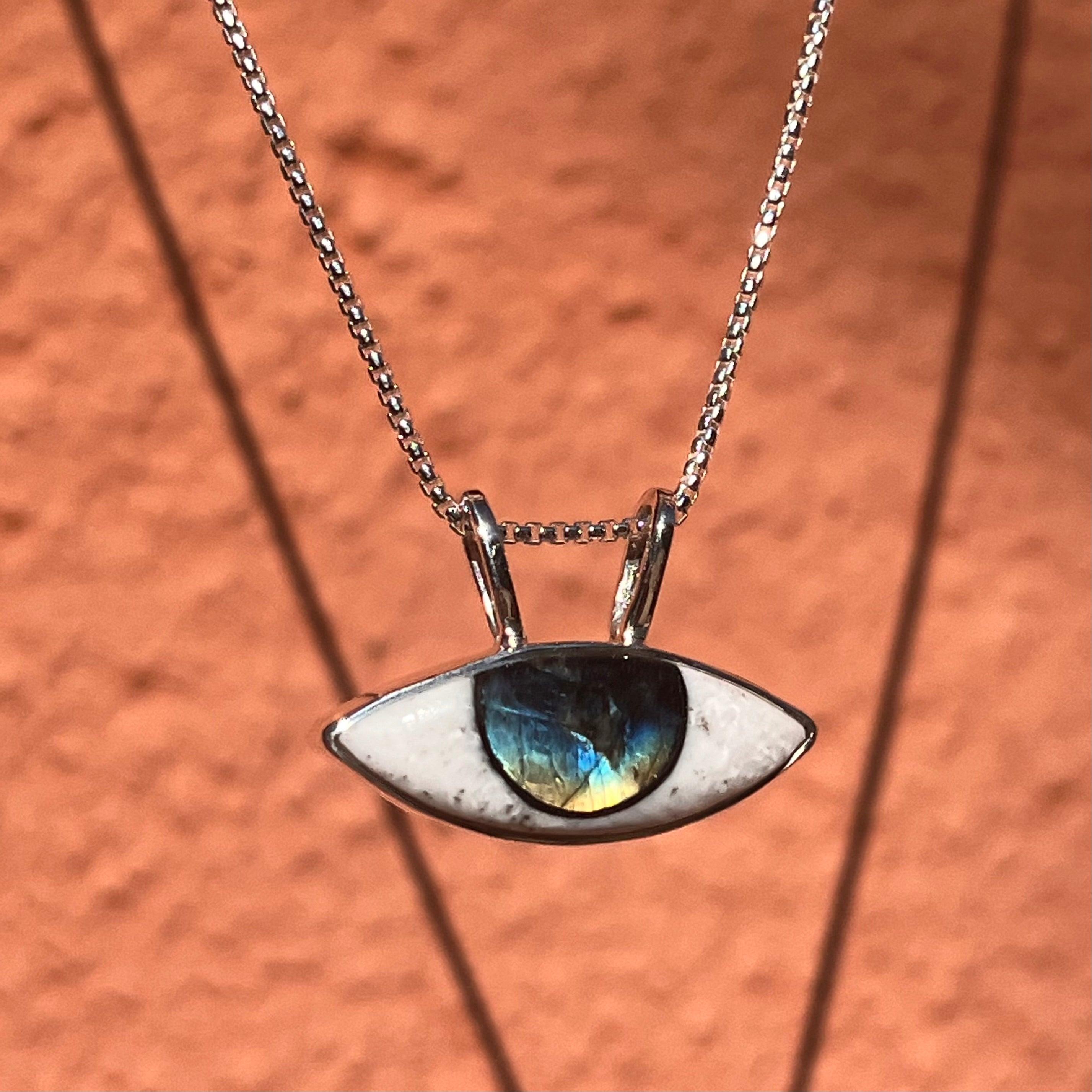 Glimpse Pendant Necklace - Labradorite 2