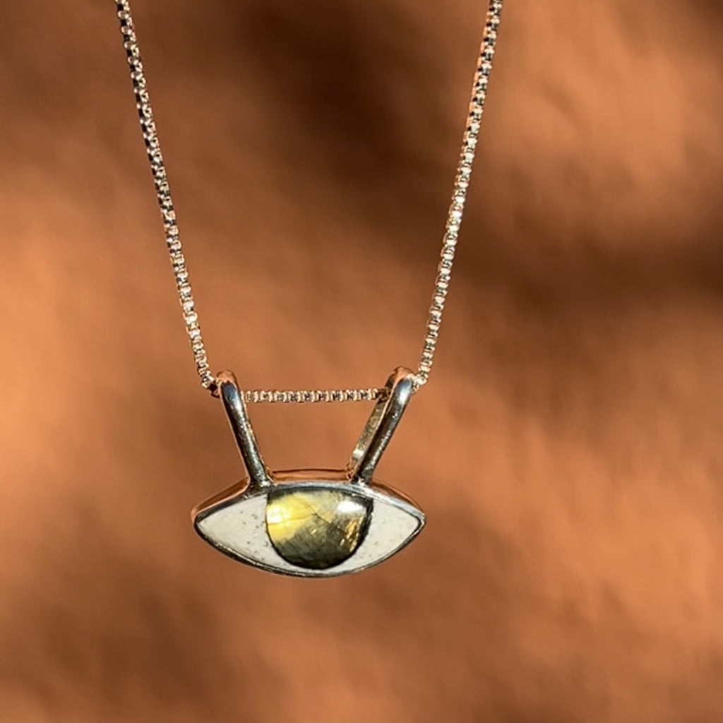 Glimpse Pendant Necklace - C - 20mm